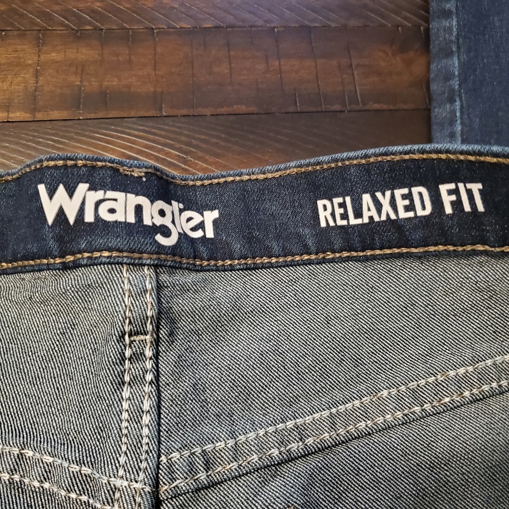 Wrangler Relaxed Straight Fit Flex Jean 32" inseam - Picture 9 of 11